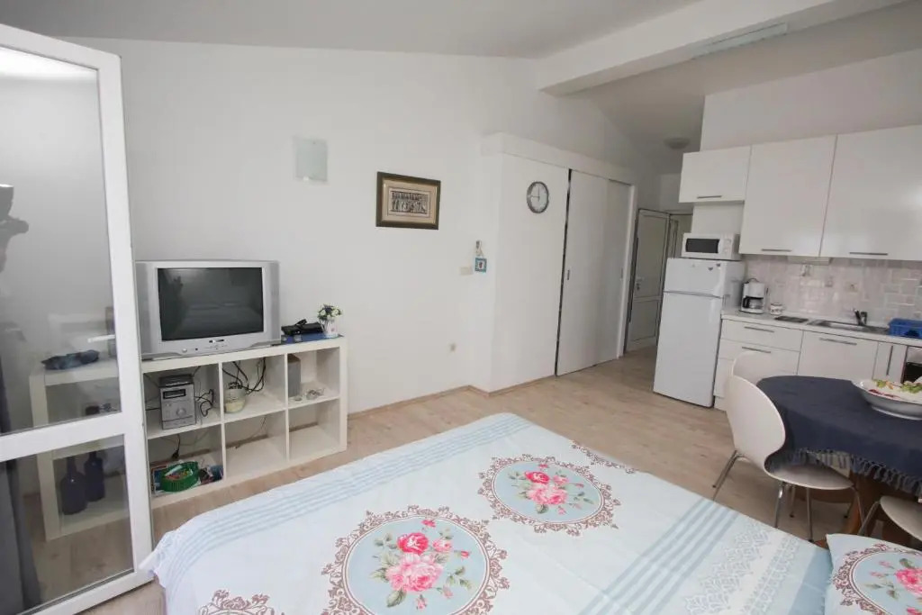 Apartments Luka