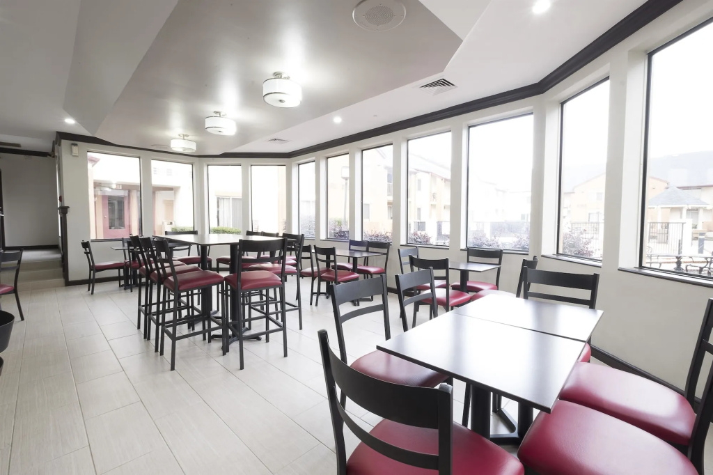 Red Roof Inn PLUS+ & Suites Knoxville West - Cedar Bluff