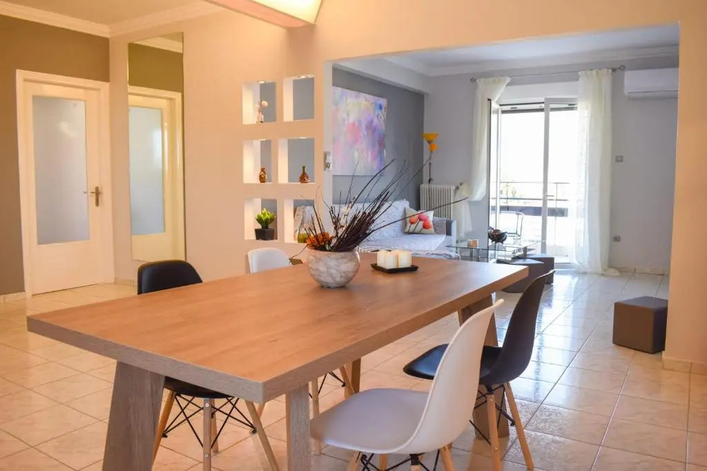 Cozy flat on the main square, 10min to the sea