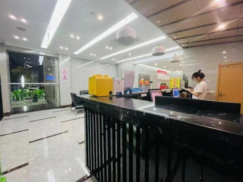 Heng 8 Hotel Chain (Jiaxing Youchegang Swan Lake)