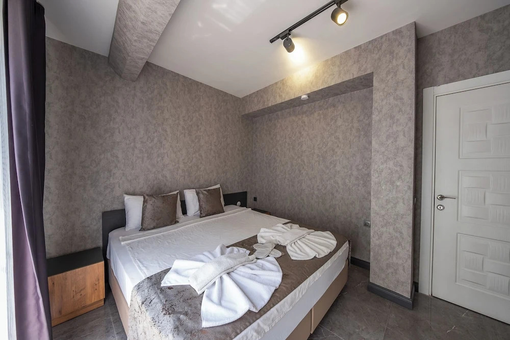 Mrt Suites Lara