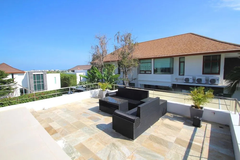 Hua Hin 5 Bedrooms Mansion B3