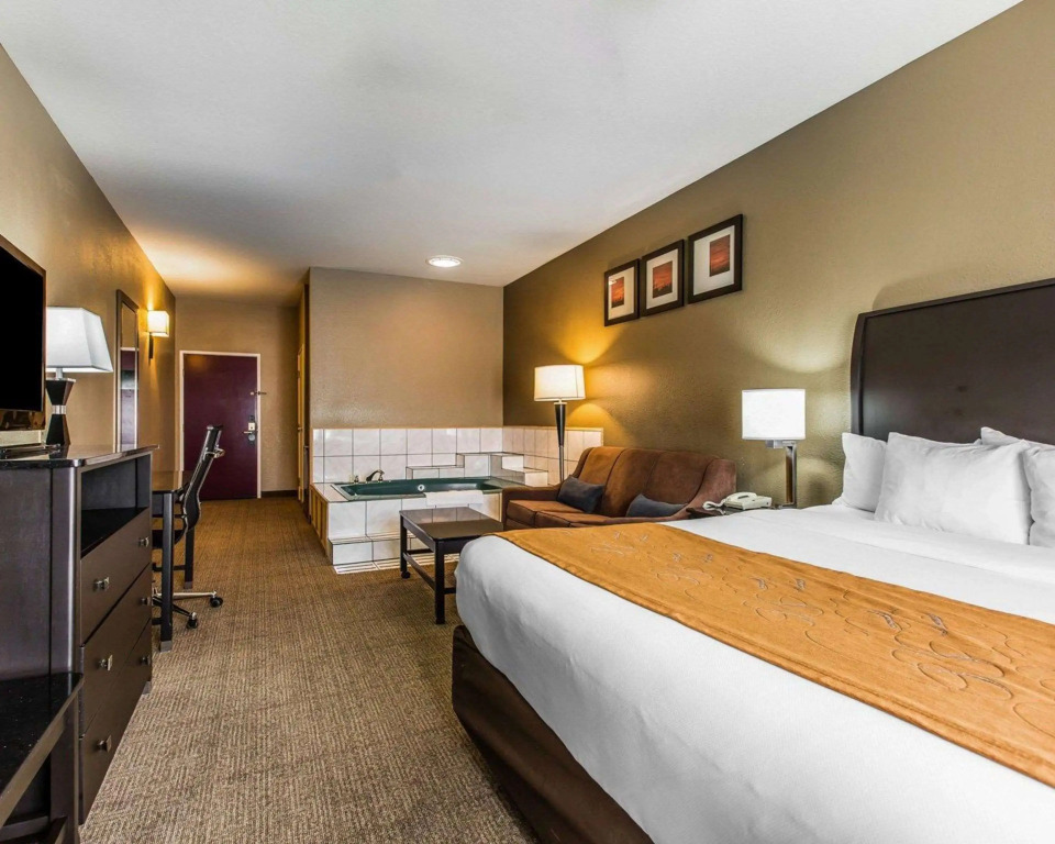 Comfort Suites Bakersfield