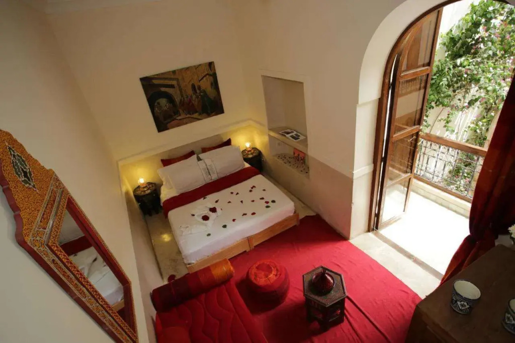 Riad white flowers