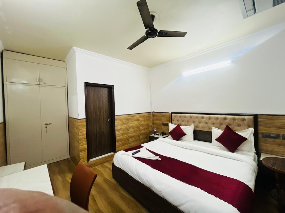 Roomshala Vasant Villas- ILBS Hospital