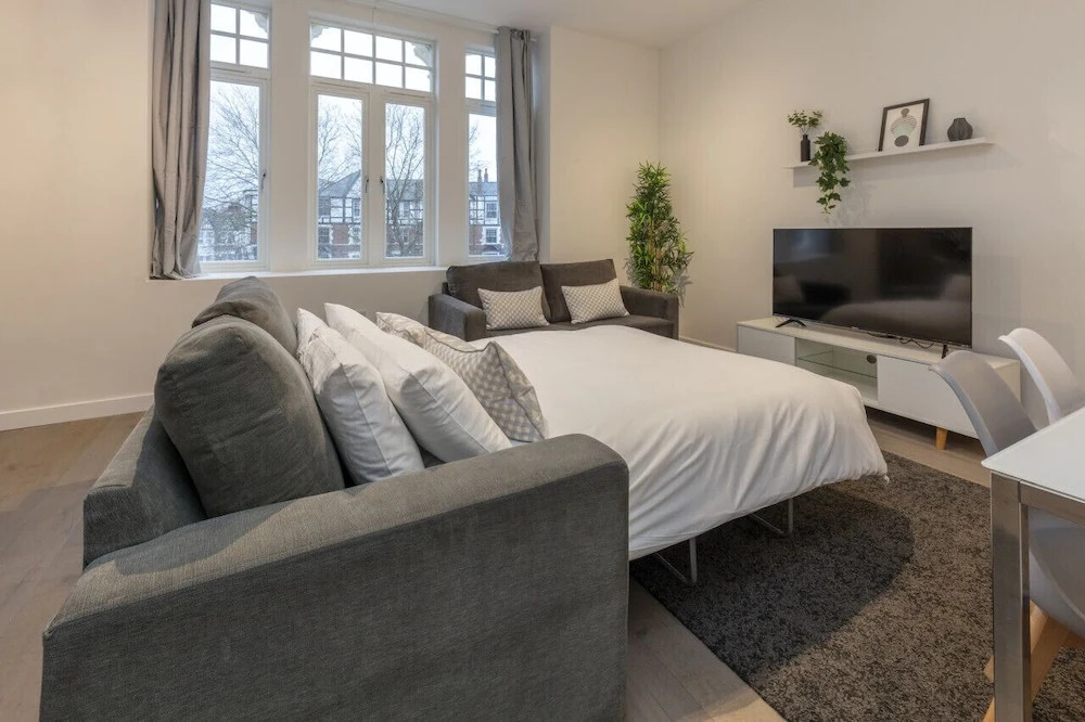 Deluxe North Central London Apartment