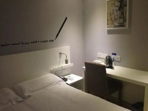 Motel 168 Dalian Jiefang Plaza