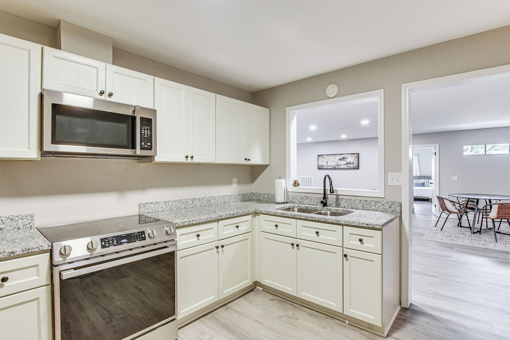 Golf, Ride & More! Home in Dtwn Southern Pines