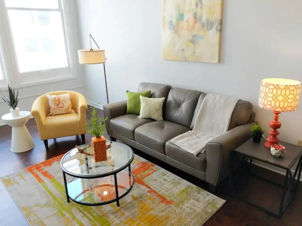 Bright & Spacious 2BR In Downtown