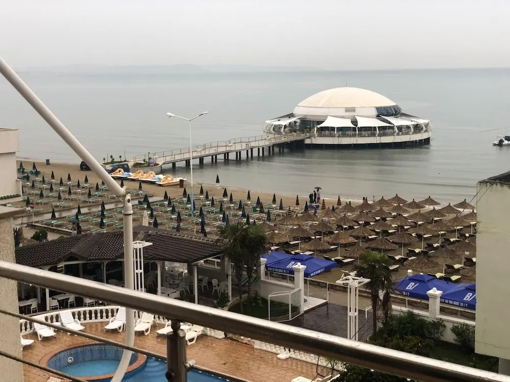 Apartment With one Bedroom in Durrës, With Wonderful sea View and Furnished Terrace - Near the Beach