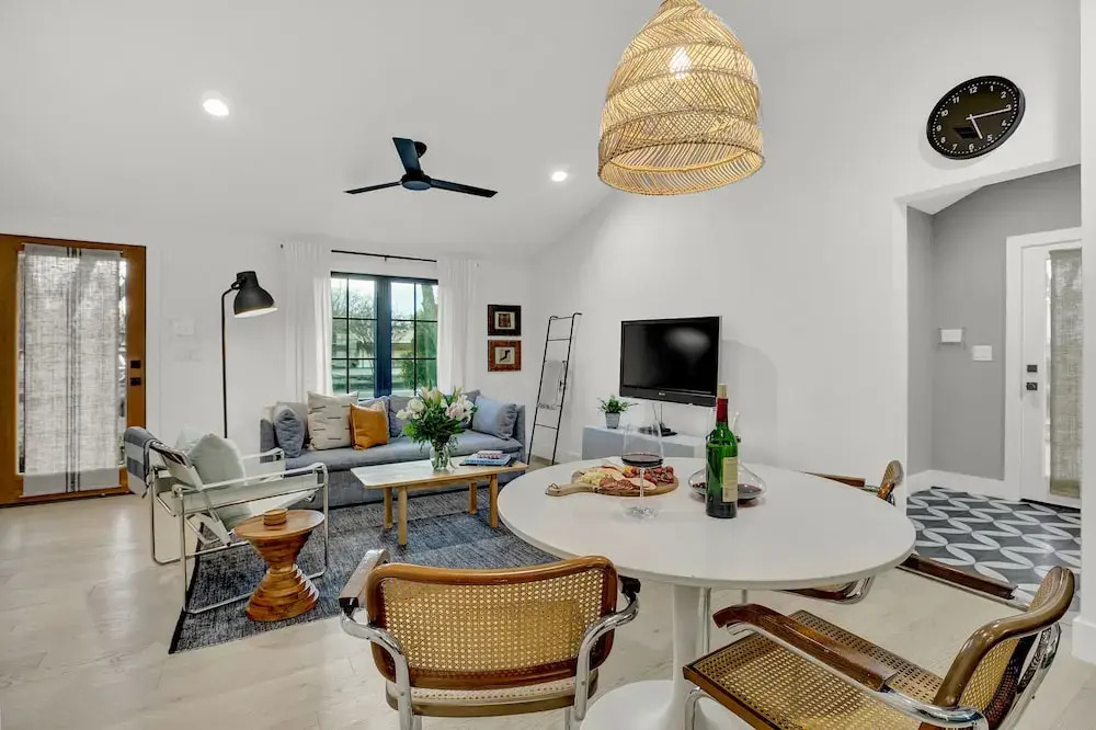 New! Luxury Vacation Cottages W/deck & Patio