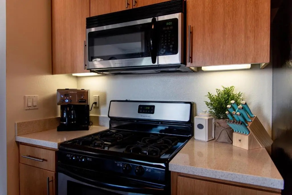 Santa Monica 2 Bed/ 2 Bath