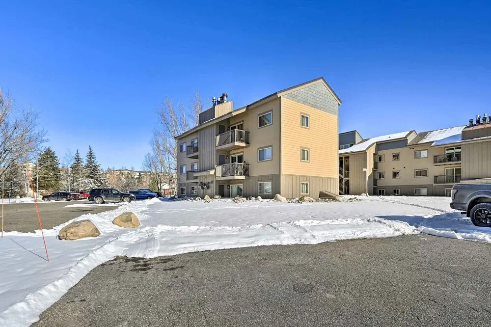 Hike + Relax Poolside! Unit 3 Mi to Dtwn Steamboat