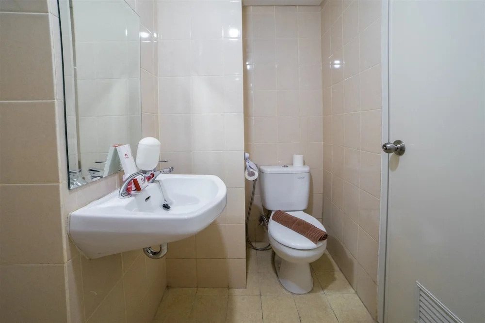 Serene & Cozy Apartment at Parahyangan Residences