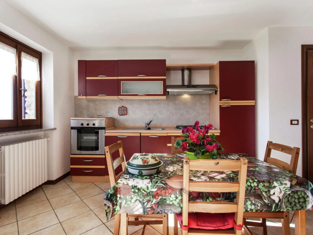 Apartment in Netro With Balcony and Views