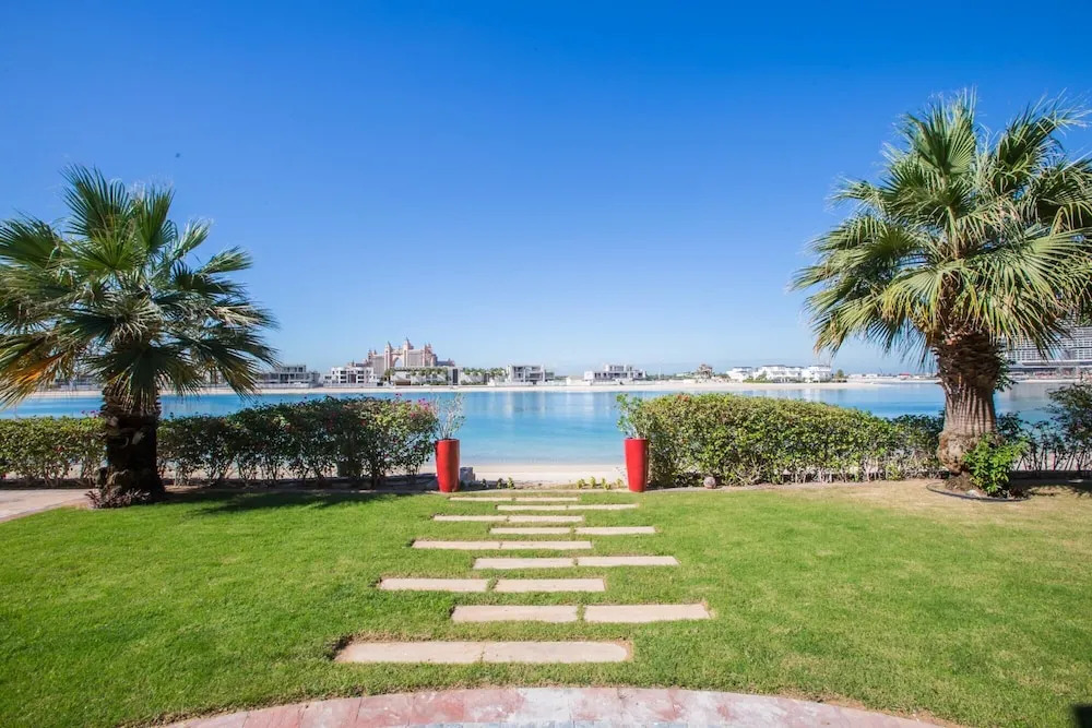 Prvt Pool Beach in Luxury Palm Jumeirah Villa