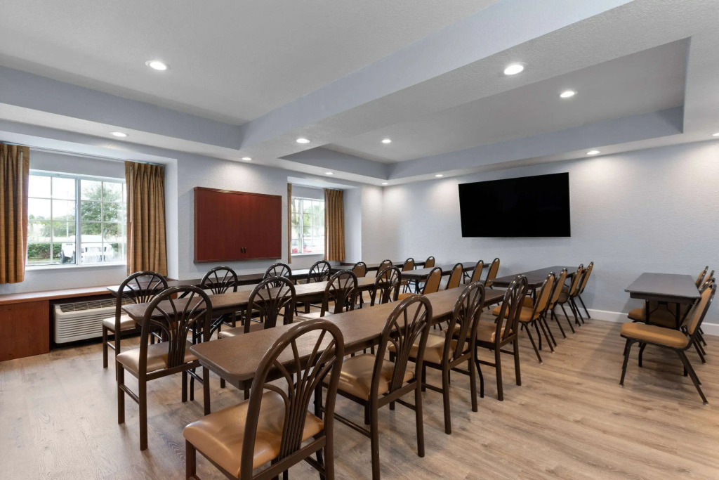Microtel Inn and Suites - Zephyrhills