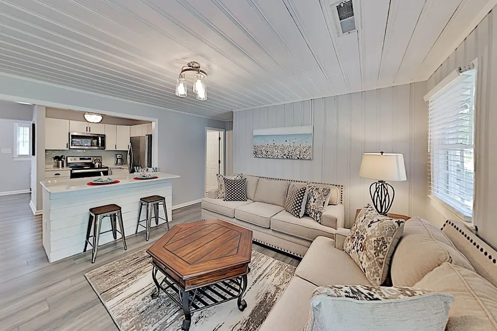 627pined 4 Bedroom Home
