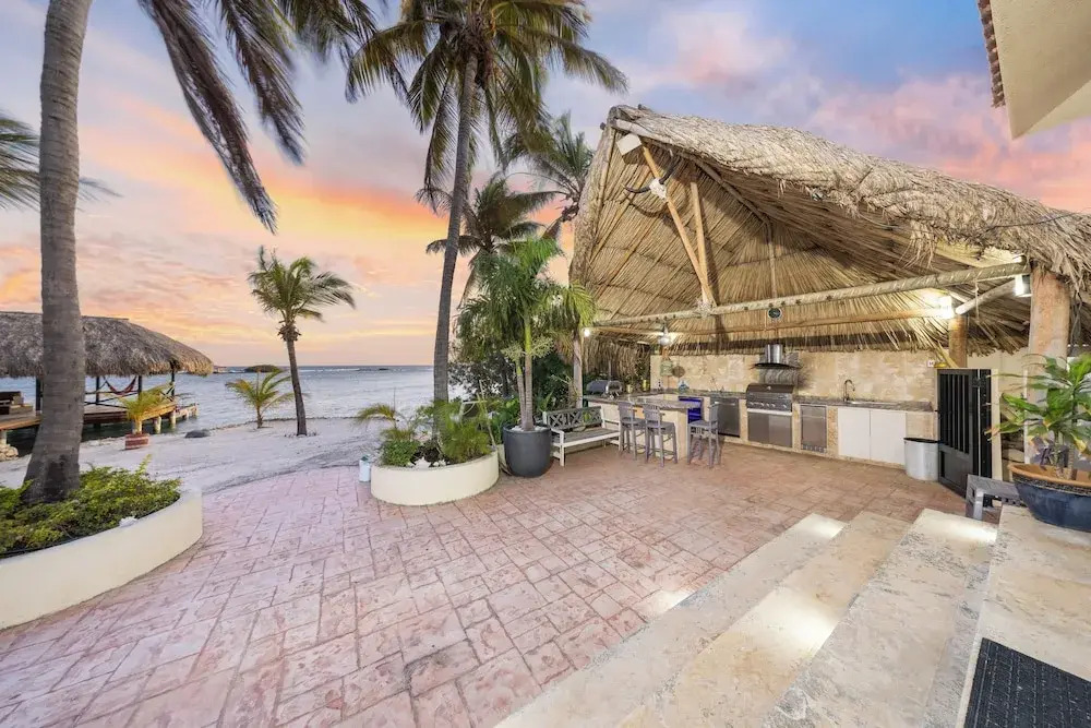 Private Beach Ocean Front Boat Dock Tiki Bar