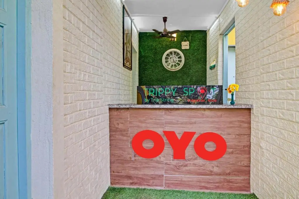 OYO 90341 Vagator Inn - Cafe & Bar
