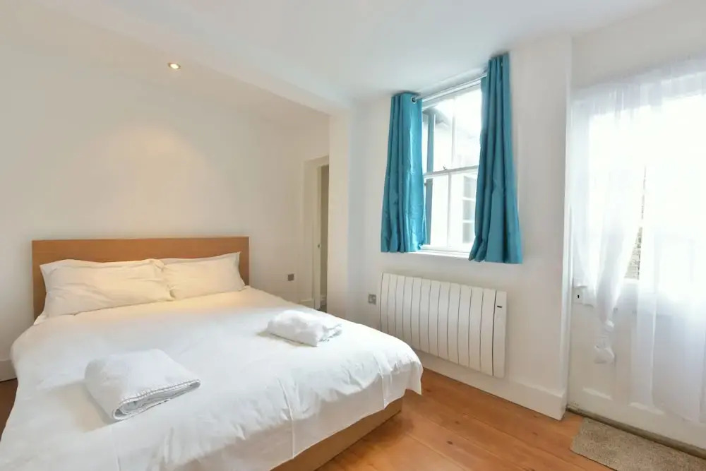 Host & Stay - Victoria Gardens