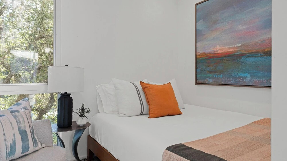 Luxe 11bdr w/ Putting Green, Game Room, Pool Bouldin Collective by Avantstay