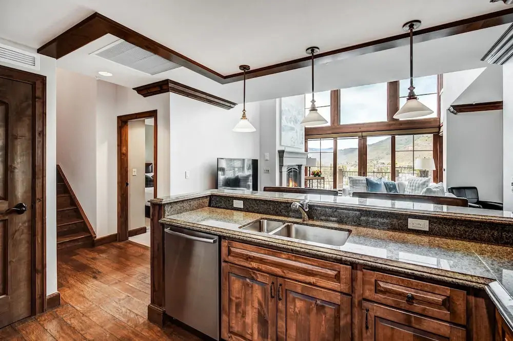 3 BR Ritz-Carlton Residence with Valley Views by RedAwning - Save 20% on 7+ Nights!