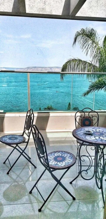 the royal lake views