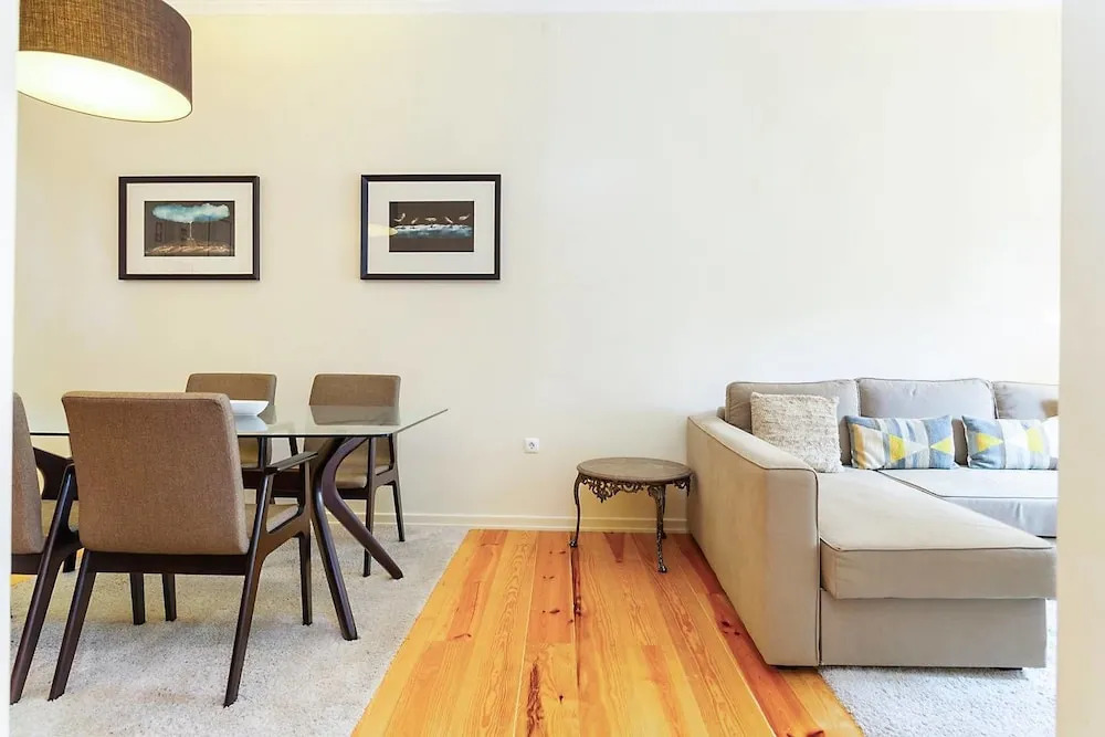 Spacious & Modern Flat in the heart of Lisbon