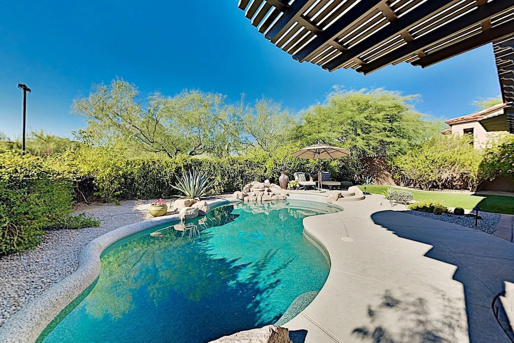 Lavish Desert Pool In Private Community 3 Bedroom Home