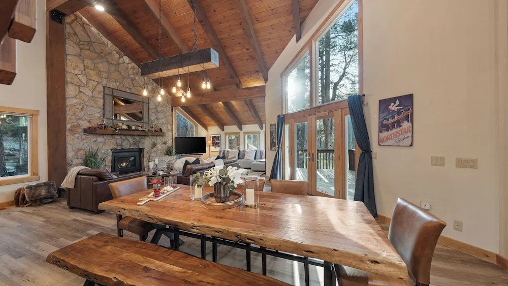 Near Ski Resorts, Downtown Truckee, & Donner Lake Basque Lodge by Avantstay