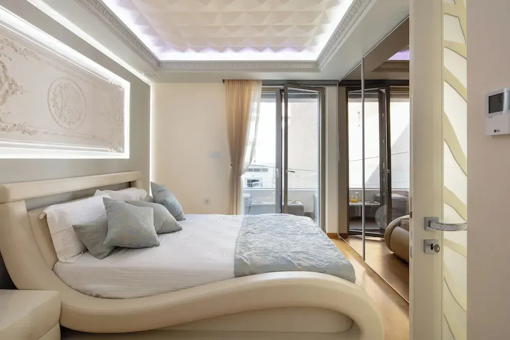 DeMaNi President Suites