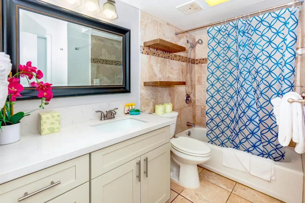 29th Floor Condo with Ocean Views, WiFi, Parking, AC - Short Walk to Beach!