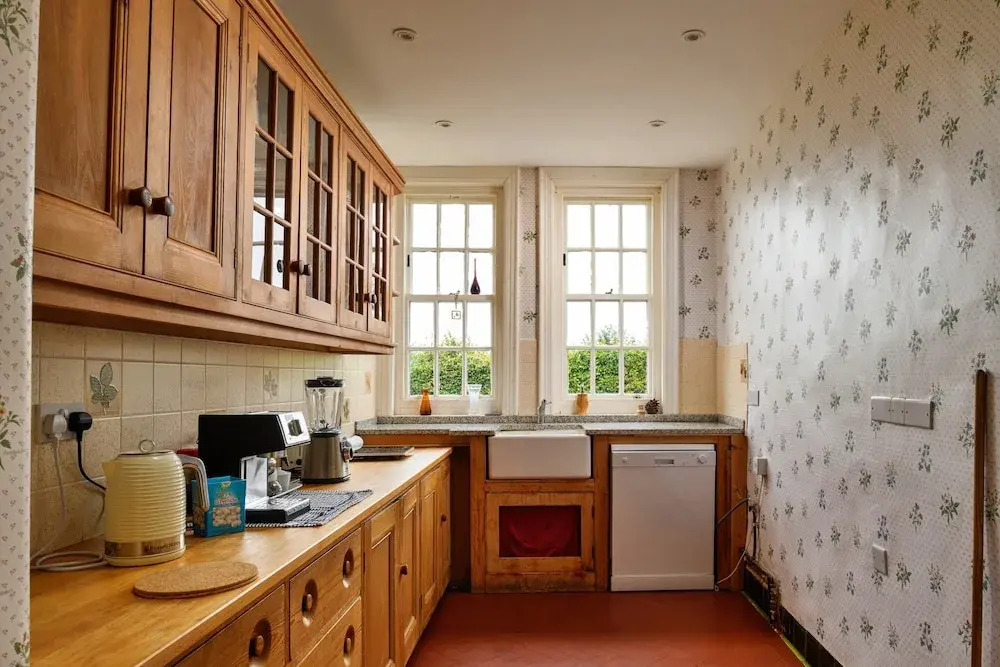 9 Bedroom Country House in Longtown, No Deposit