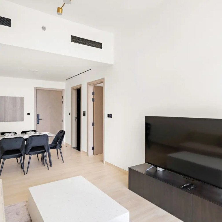 Stunning Modern 3BR Apartment in JVC