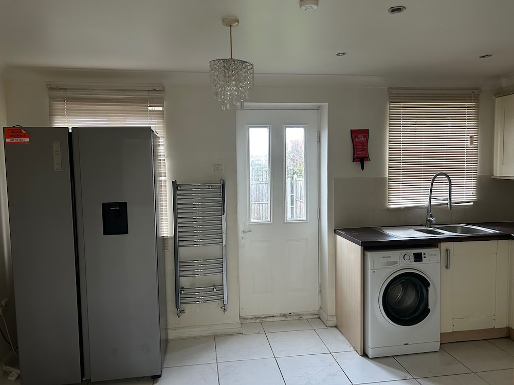 Romford Contractor / Family House