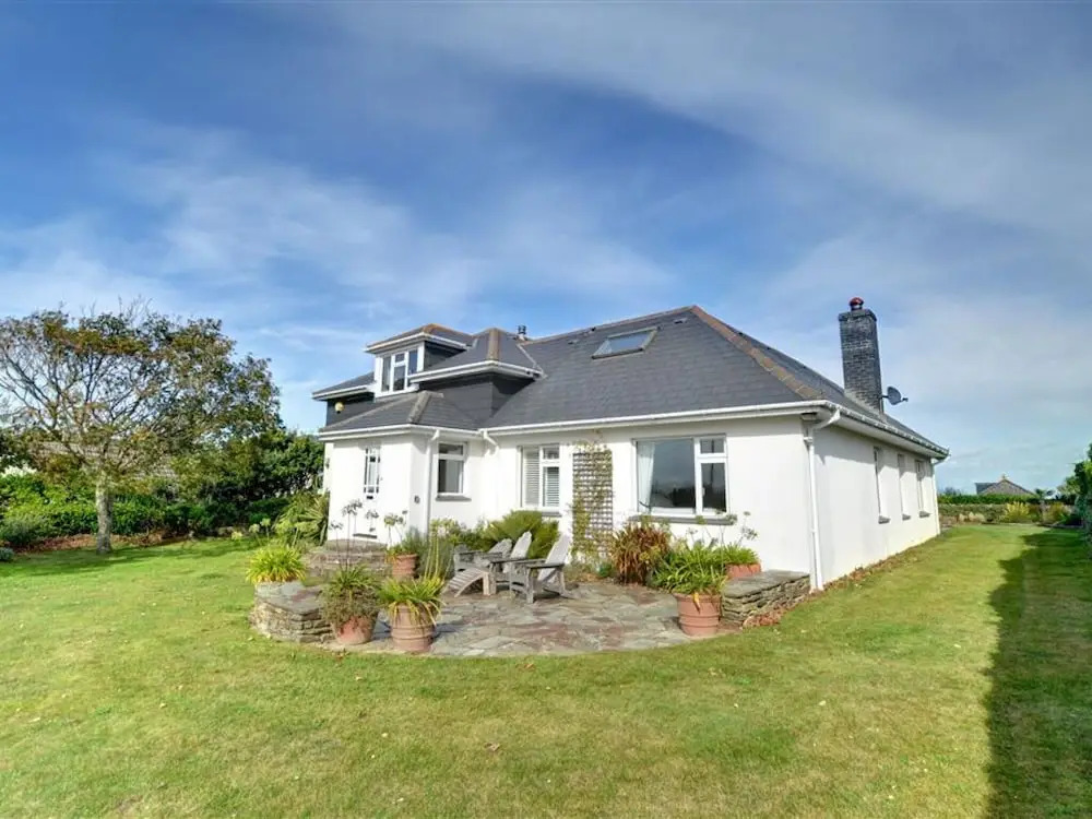 Beautiful, Detached Holiday Home With Open Fireplace and Large Garden in Cornwall