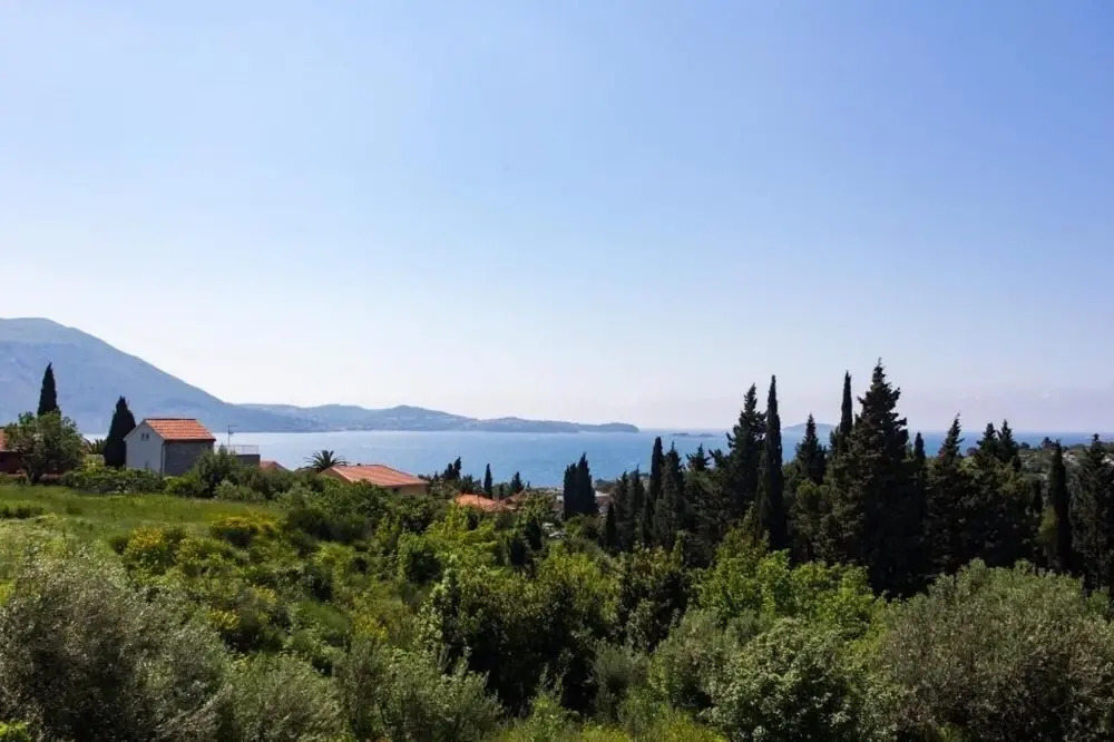 Villa Avoca - Four Bedroom Apartment With Two Balconies and Swimming Pool ID Direct Booker 2124