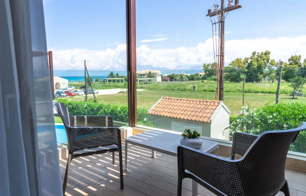 Almyros Beach Resort & Spa