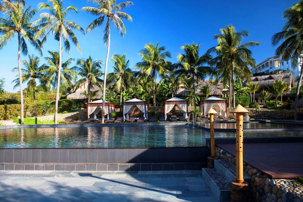 Aroma Beach Resort and Spa
