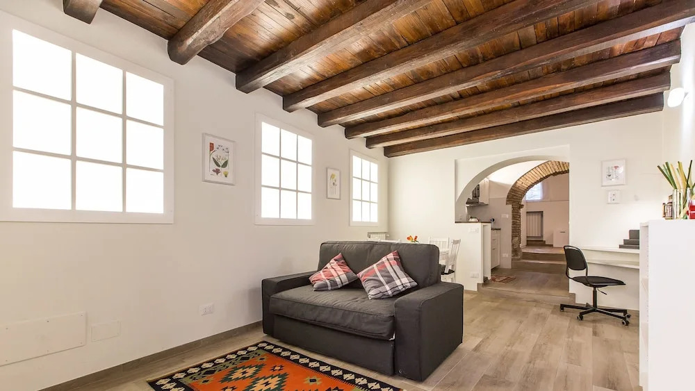 Rental In Rome Trastevere White Apartment