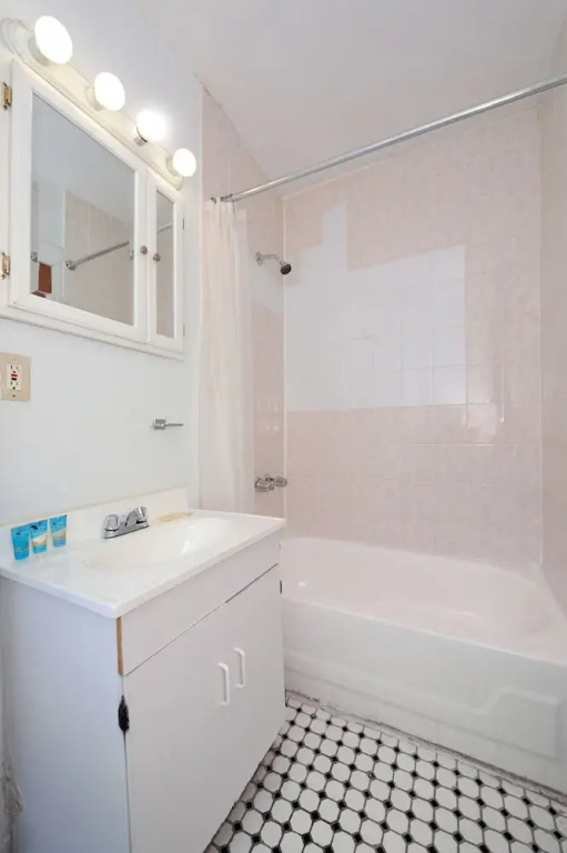 104 West 83Rd Street #2A 159 - 1 Br Apts