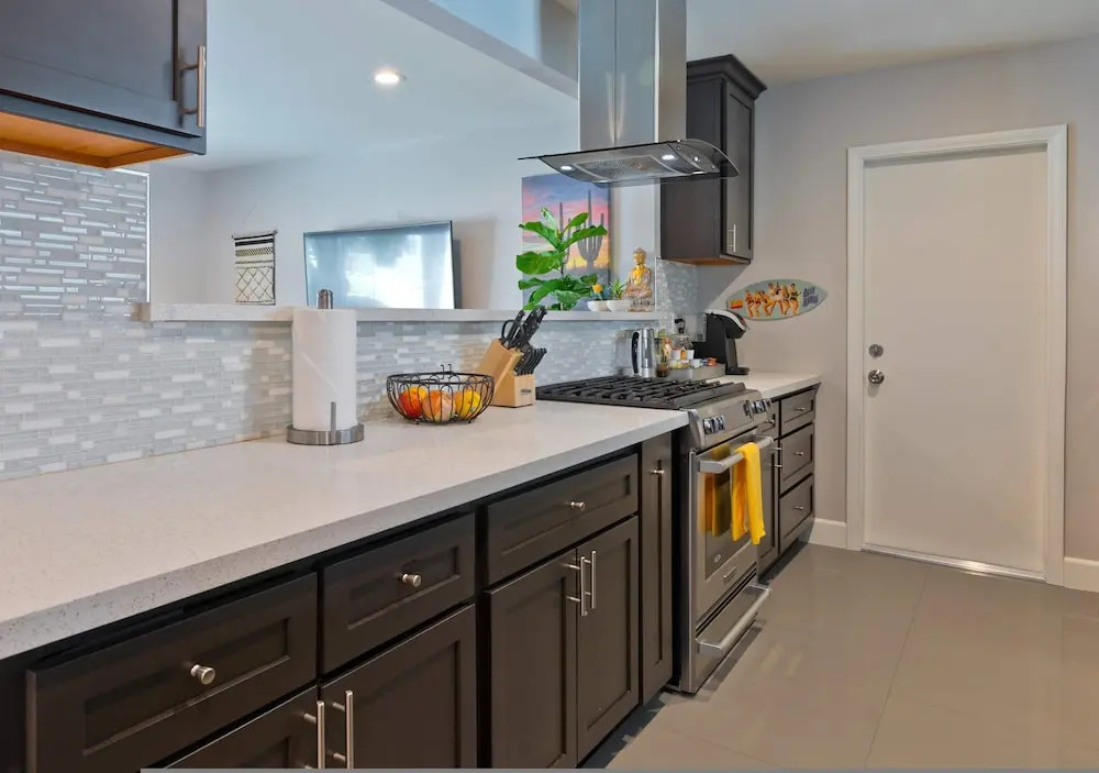 Modern Home w Private Pool Spa Pets Welcome