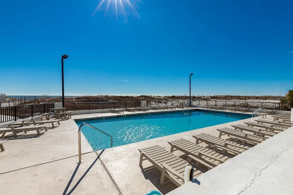 Island Winds East 107 2 Bedroom Condo by Redawning
