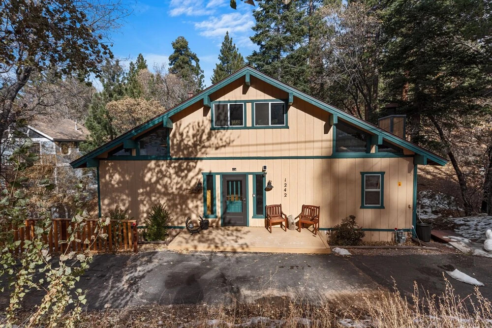 Alpine Retreat Cali Bear - A Forest Escape Complete With Hot Tub And Forest Views! 2 Bedroom Cabin