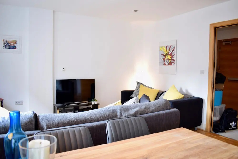 1 Bedroom Modern Flat in Central Edinburgh