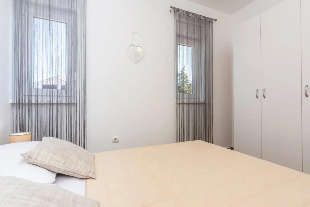 Pasko 2 modern furnished ap for 7
