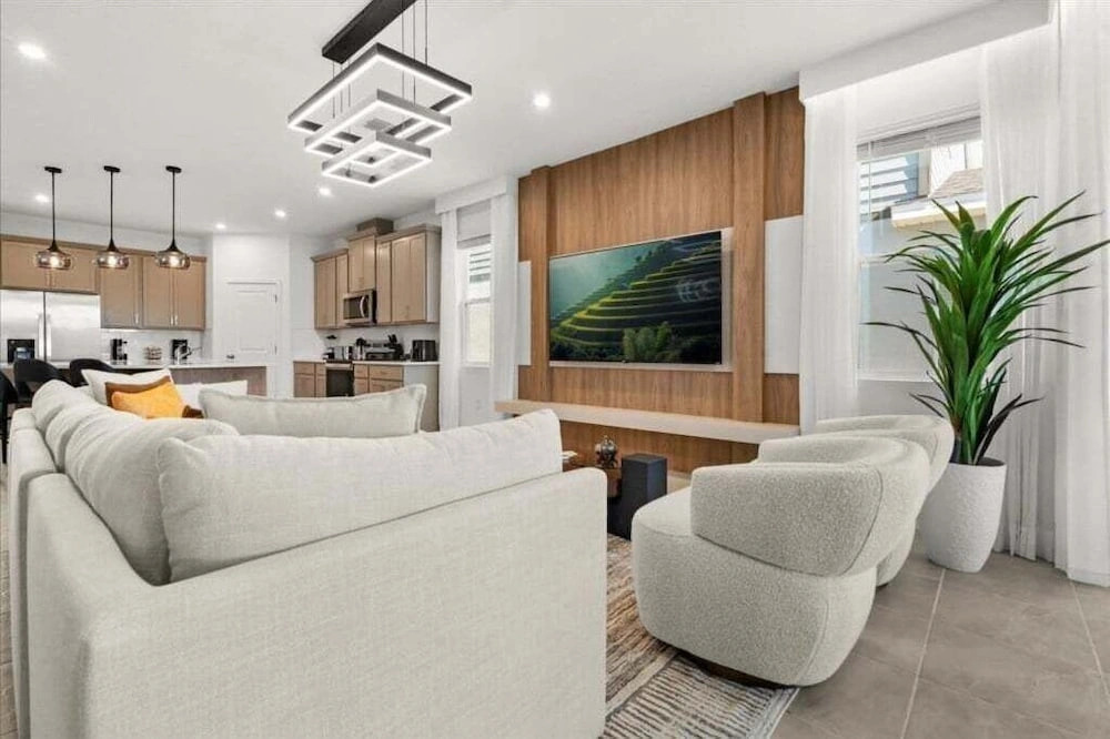 7 Bedrooms S / Solara Home