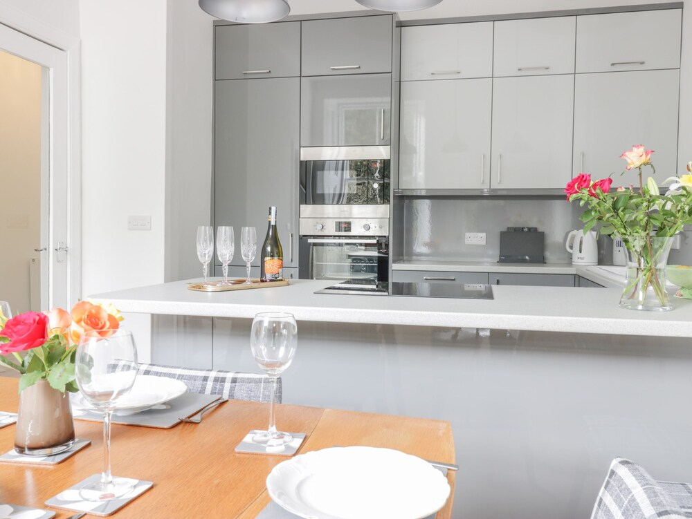 6 Coltbridge Gardens
