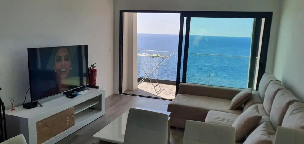 Apartamento T2-5m Aeroporto CR7